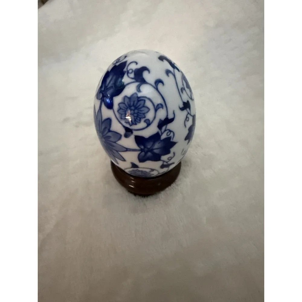 Vintage Blue & White Floral Chinoiserie Porcelain Egg w/ Porcelain Stand